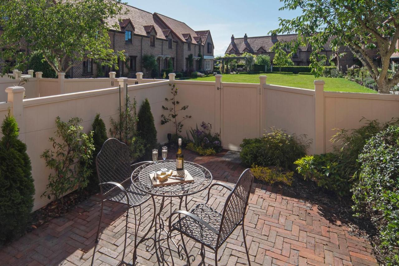 The Village Green Apartment Nelson Exterior foto